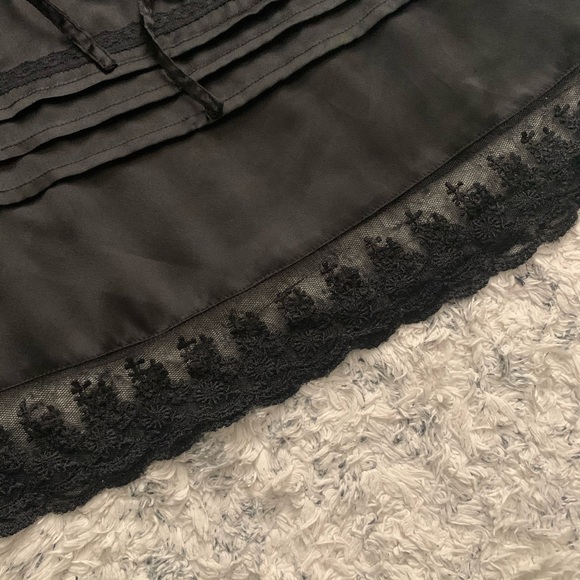 Small Black Tunic Blouse with Lace Detail - Picture 3 of 7